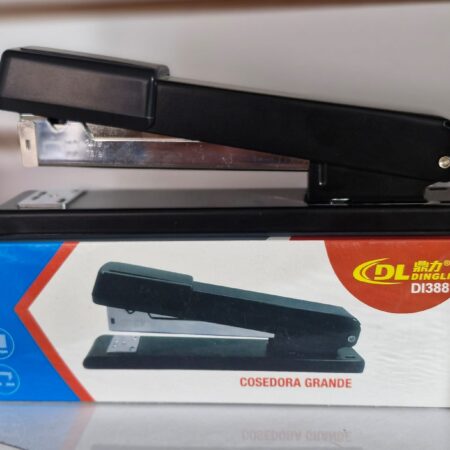 Cosedora  Metálica para  30 Hojas  grande .